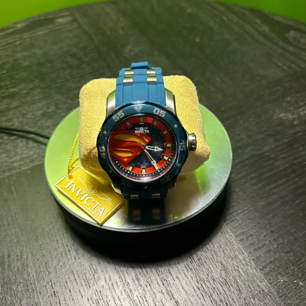NWT Superman Invicta Watch with hard case and gift box - Picture 3 of 16